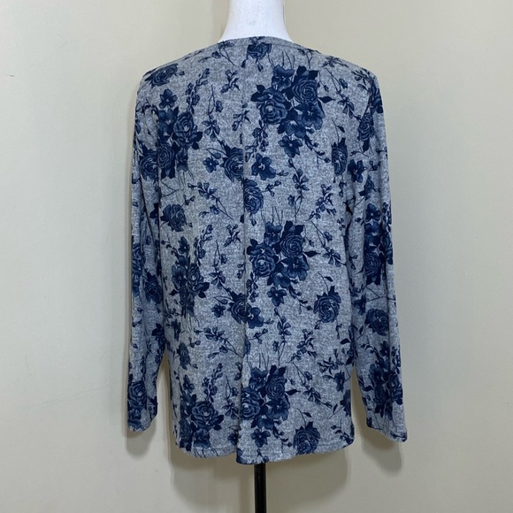 Per Se || Woman’s Blue Roses on a soft heather gray background sweatshirt Sz L - Picture 2 of 6